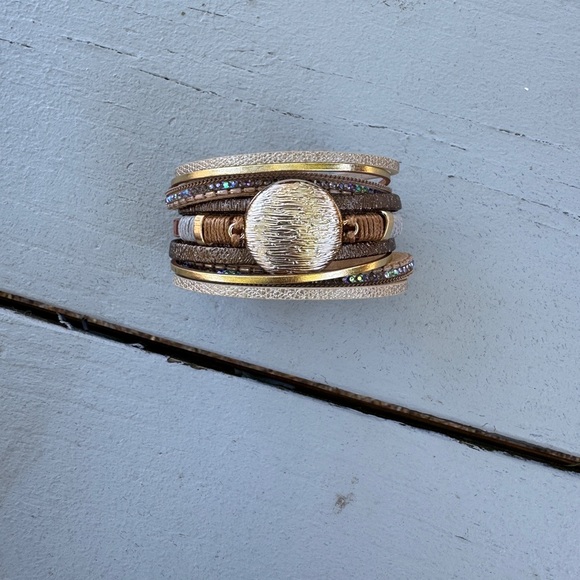 Elegant Boho Layered Cuff Bracelet – Gold & Bronze Leather Mix - Picture 4 of 6